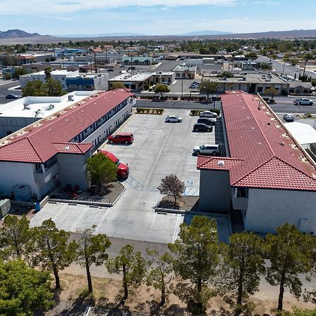 Baymont By Wyndham Ridgecrest Motel Exterior photo