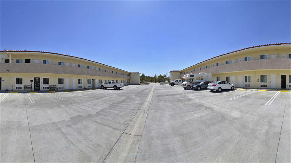 Baymont By Wyndham Ridgecrest Motel Exterior photo