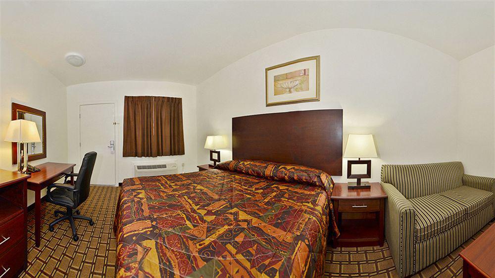 Baymont By Wyndham Ridgecrest Motel Exterior photo