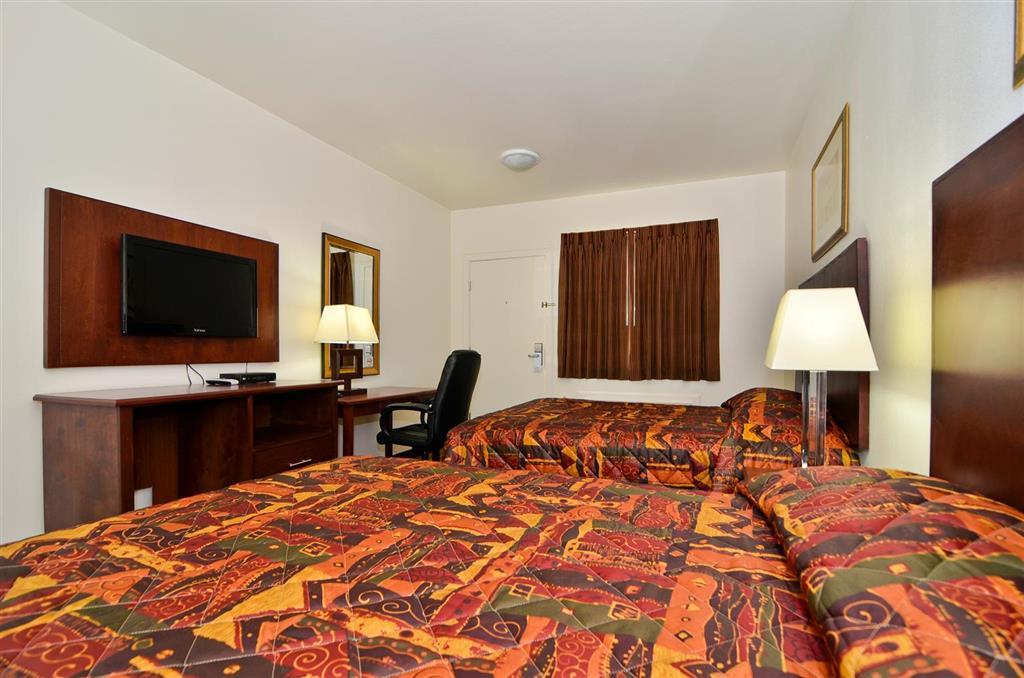 Baymont By Wyndham Ridgecrest Motel Room photo