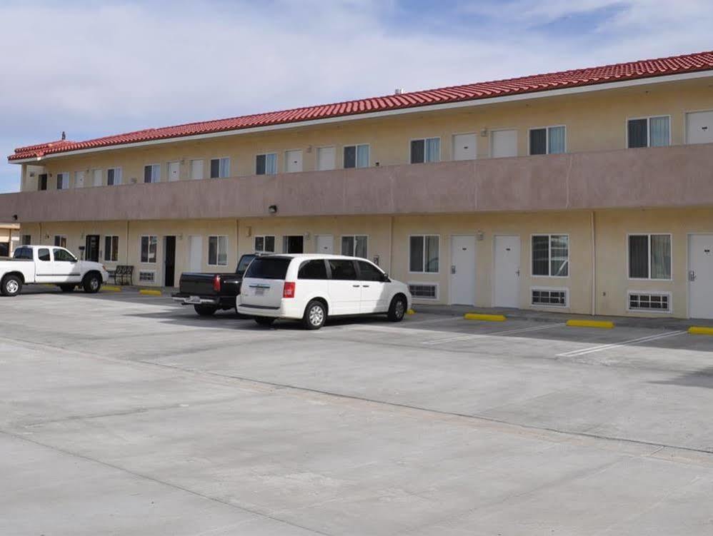 Baymont By Wyndham Ridgecrest Motel Exterior photo